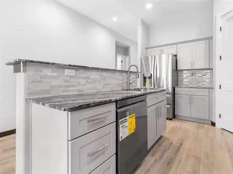 Kitchen - 209 Silverleaf St, Sweeny, TX 77480 photo 5 of 10
