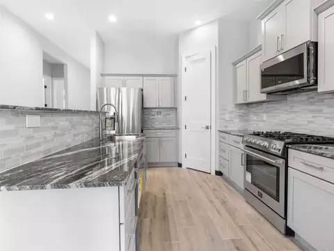 Kitchen - 209 Silverleaf St, Sweeny, TX 77480 photo 4 of 10