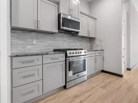 Kitchen - 209 Silverleaf St, Sweeny, TX 77480 photo 9 of 10