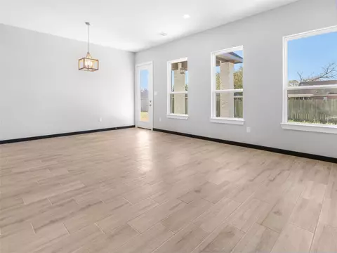 Living - 209 Silverleaf St, Sweeny, TX 77480 photo 3 of 4