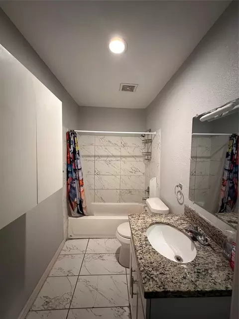 Bath - 4802 Eppes St, Houston, TX 77021 photo 4 of 4