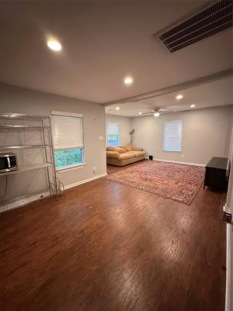 Living - 4802 Eppes St, Houston, TX 77021 photo 2 of 3