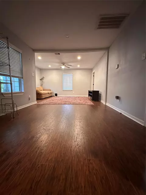 Living - 4802 Eppes St, Houston, TX 77021 photo 1 of 3