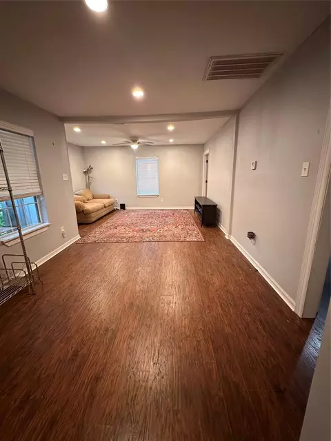 Living - 4802 Eppes St, Houston, TX 77021 photo 3 of 3