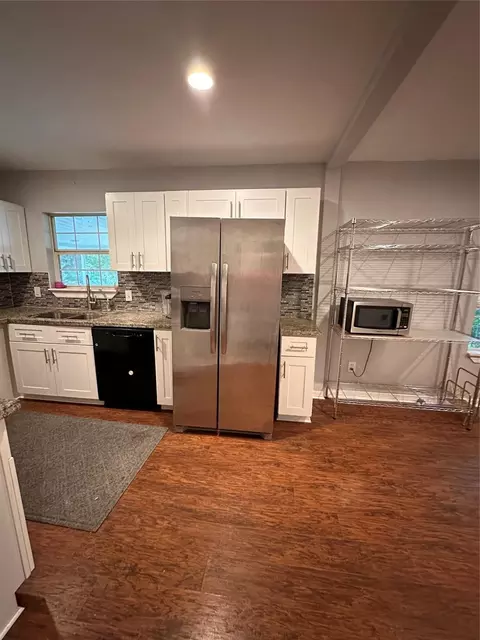 Kitchen - 4802 Eppes St, Houston, TX 77021 photo 4 of 5