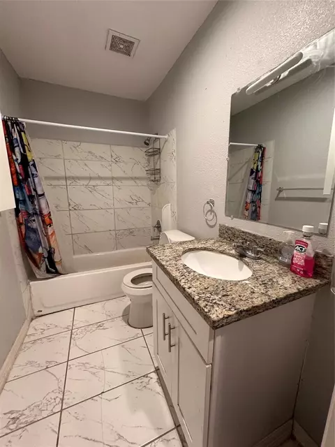 Bath - 4802 Eppes St, Houston, TX 77021 photo 2 of 4