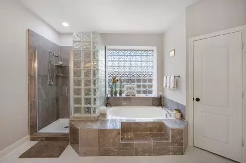 Bath - 9510 Ashdown Forest Dr, Spring, TX 77379 photo 3 of 4