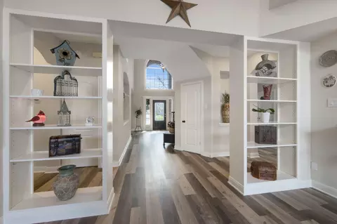Entry Way - 9510 Ashdown Forest Dr, Spring, TX 77379 photo 2 of 12