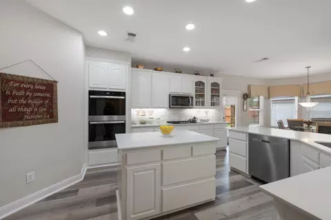 Kitchen - 9510 Ashdown Forest Dr, Spring, TX 77379 photo 4 of 4