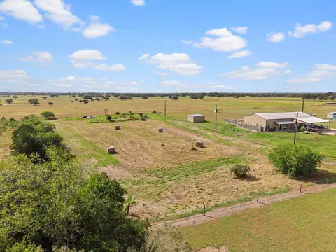 150 Private Road 4001, Yoakum, TX 77995