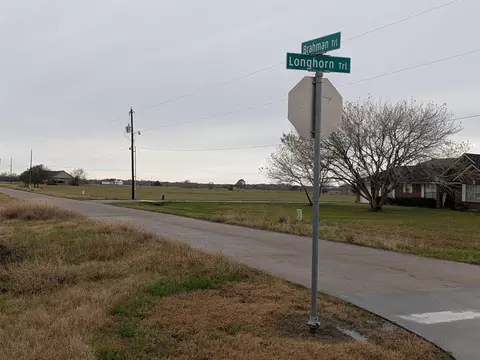 861 Longhorn Trl, Angleton, TX 77515