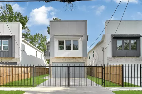 90 Burress St #B, Houston, TX 77022