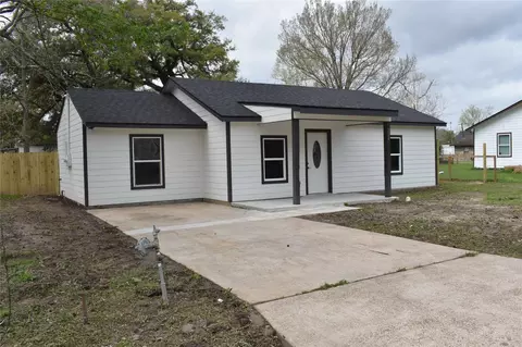 Exterior - 204 Texas, Daisetta, TX 77533 photo 3 of 8