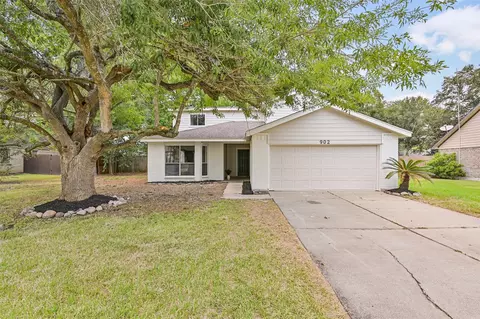 902 Essex Dr, Friendswood, TX 77546