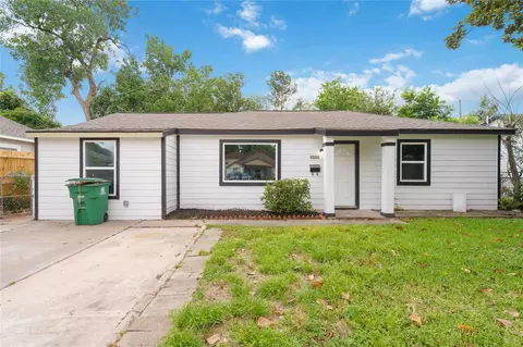 9409 Fairland Dr, Houston, TX 77051