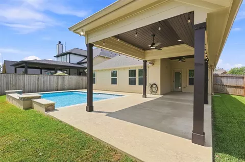 2809 Parkside Village Ln, Pearland, TX 77581