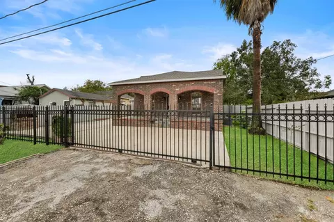 7912 Cypress St, Houston, TX 77012