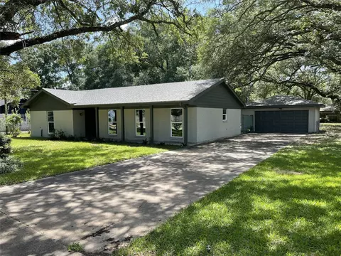9 N Amburn Rd, Texas City, TX 77591