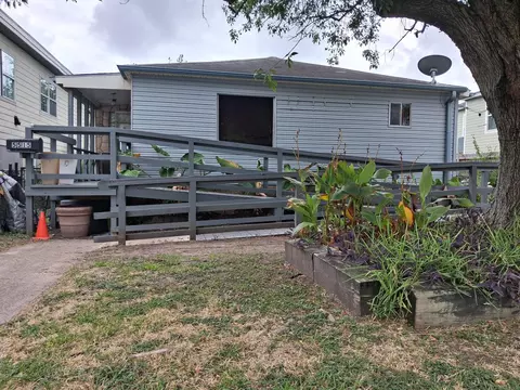 5515 Menard Ave, Galveston, TX 77551