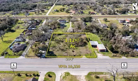 6521 Highway 6, Hitchcock, TX 77563