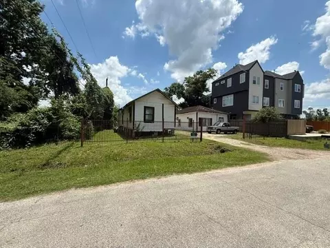 5906 Weathersby St, Houston, TX 77091
