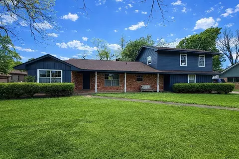311 Southern Oaks Dr, Lake Jackson, TX 77566