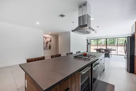 Kitchen - 1601 Beech Dr, Conroe, TX 77385 photo 4 of 7