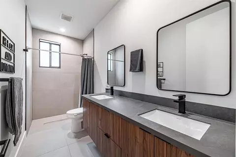 Bath - 1601 Beech Dr, Conroe, TX 77385 photo 2 of 3