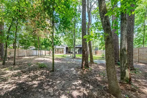 Exterior - 1601 Beech Dr, Conroe, TX 77385 photo 10 of 13