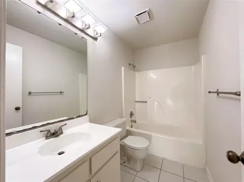 Bath - 410 E Little Oak Ct, Spring, TX 77386 photo 3 of 3