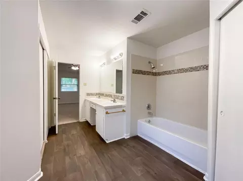 Bath - 410 E Little Oak Ct, Spring, TX 77386 photo 2 of 3