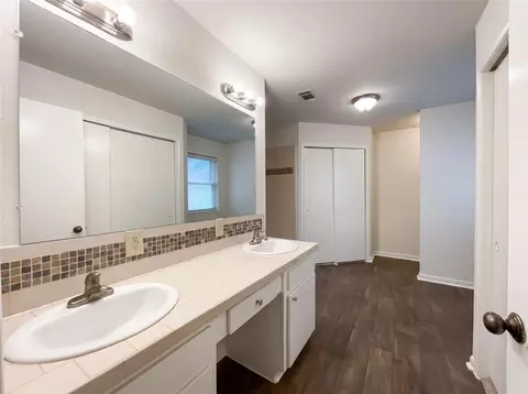 Bath - 410 E Little Oak Ct, Spring, TX 77386 photo 1 of 3