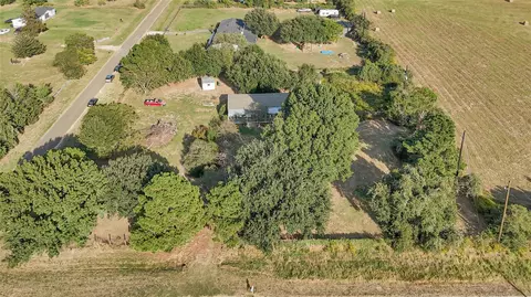 35494 Betka Rd, Hempstead, TX 77445