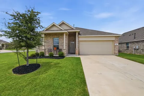 948 High Noon Dr, Fort Worth, TX 76052