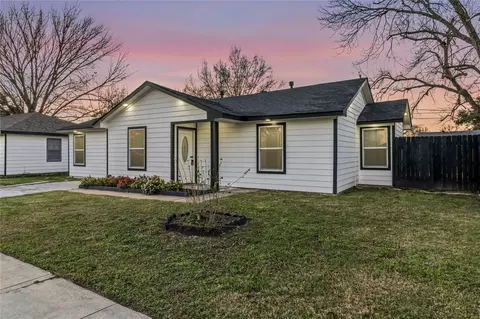 901 S 7th St, Baytown, TX 77520