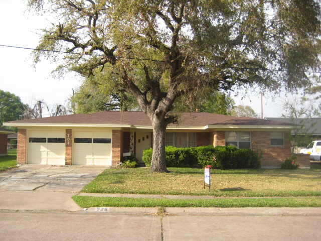 708 Skylark Rd, Pasadena, TX 77502 photo 1