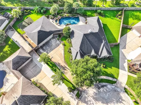 906 High Ridge Cir, Friendswood, TX 77546