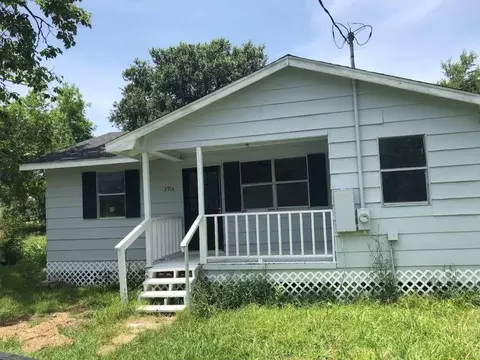 3918 N Sycamore St, Bedias, TX 77831