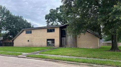 6706 Standing Oaks St, Houston, TX 77050