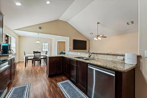 Kitchen - 407 Corydon Dr, Huffman, TX 77336 photo 3 of 3