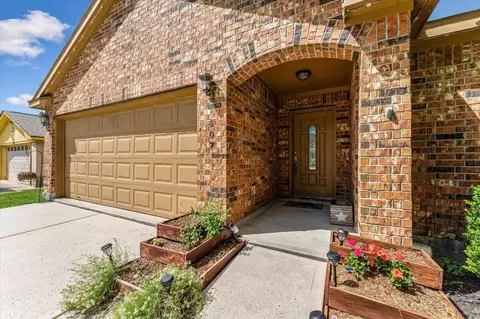 Exterior - 407 Corydon Dr, Huffman, TX 77336 photo 2 of 8