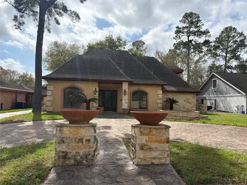 9023 Mauna Loa Ln, Houston, TX 77040
