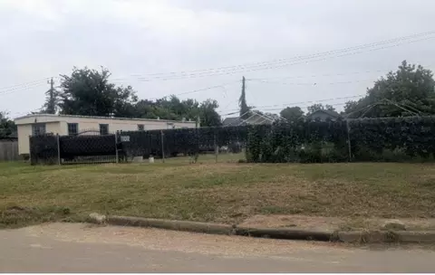 702 E Belmont St, Pasadena, TX 77506