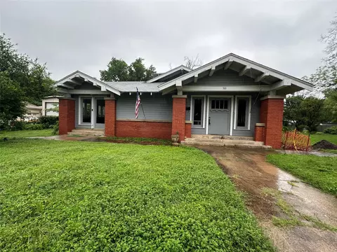 501 E 6th St, Cameron, TX 76520
