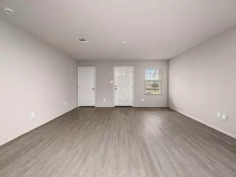 Living - 9220 Griffith Run, Converse, TX 78109 photo 2 of 2