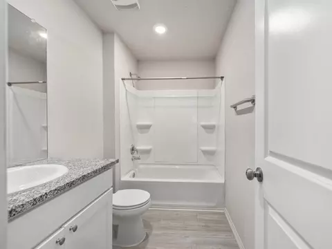 Bath - 9220 Griffith Run, Converse, TX 78109 photo 5 of 5