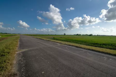 255 Brahman Trl, Angleton, TX 77515