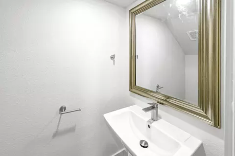 Bath - 1005 20th St, Hempstead, TX 77445 photo 1 of 4