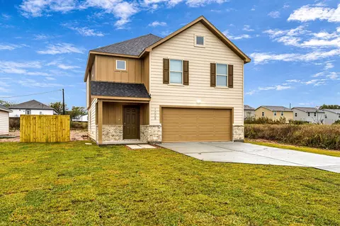 Exterior - 1005 20th St, Hempstead, TX 77445 photo 2 of 4