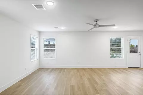 Living - 1005 20th St, Hempstead, TX 77445 photo 1 of 3